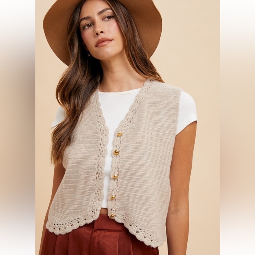068- Beige Knit Vest with Lace Trim